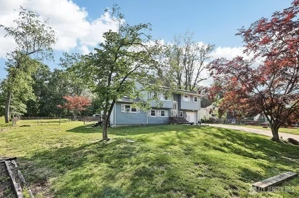 16 Kerschner LN, East Brunswick, NJ 08816