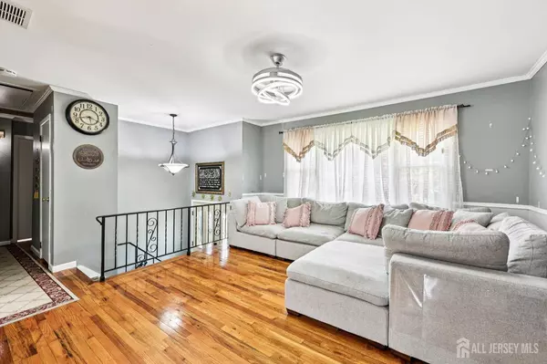 16 Kerschner LN, East Brunswick, NJ 08816