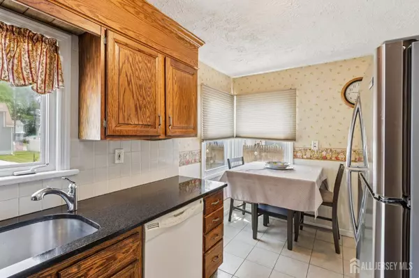 30 Clark PL, Avenel, NJ 07001