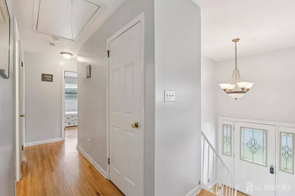 28 Thomas RD, East Brunswick, NJ 08816