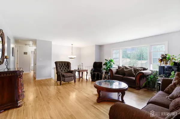 28 Thomas RD, East Brunswick, NJ 08816