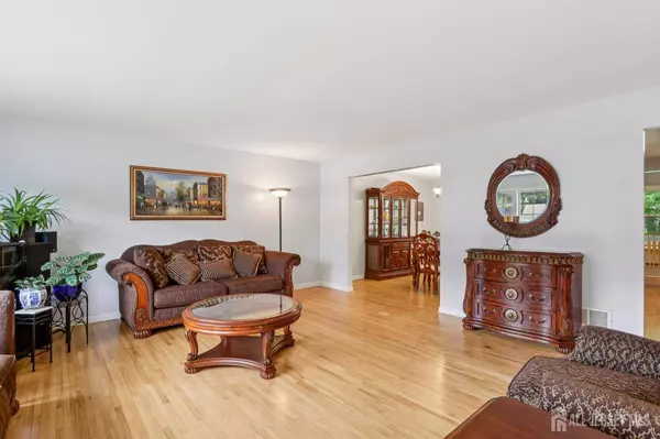 28 Thomas RD, East Brunswick, NJ 08816