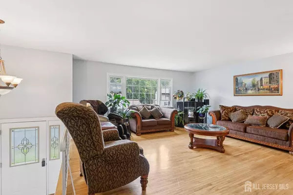 28 Thomas RD, East Brunswick, NJ 08816