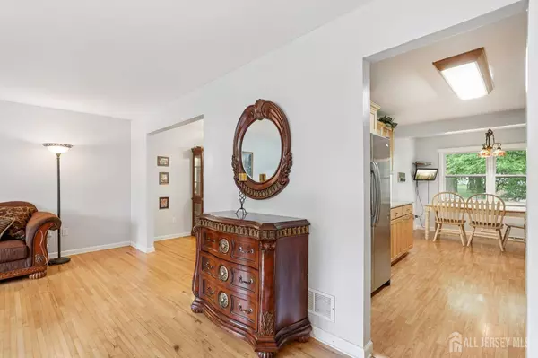 28 Thomas RD, East Brunswick, NJ 08816