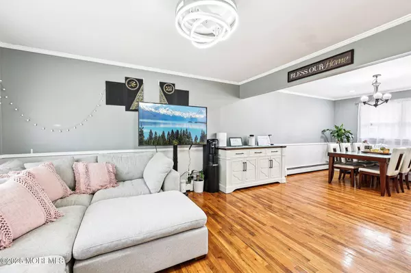 16 Kerschner Lane, East Brunswick, NJ 08816