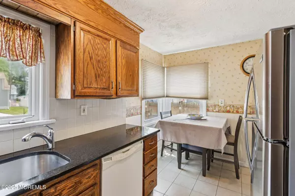 30 Clark Place, Avenel, NJ 07001