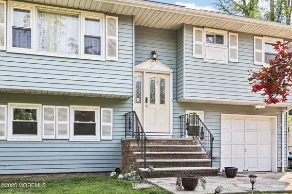 16 Kerschner Lane, East Brunswick, NJ 08816