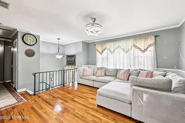 16 Kerschner Lane, East Brunswick, NJ 08816