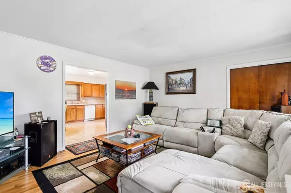 30 Lafayette AVE, Franklin Twsp, NJ 08873