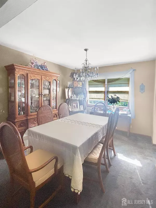 20 Ruby CT, Piscataway, NJ 08854