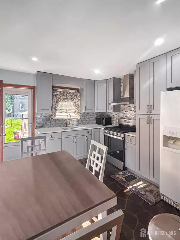 20 Ruby CT, Piscataway, NJ 08854