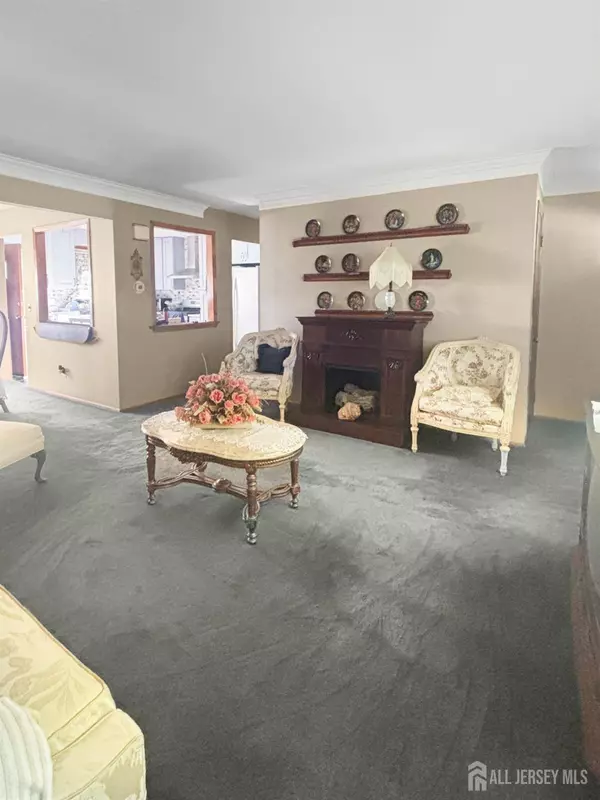 20 Ruby CT, Piscataway, NJ 08854