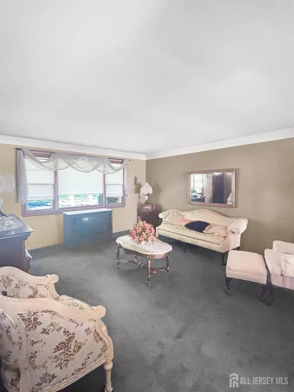 20 Ruby CT, Piscataway, NJ 08854