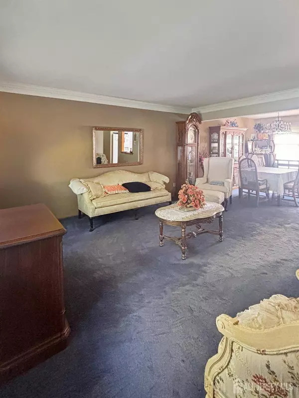 20 Ruby CT, Piscataway, NJ 08854