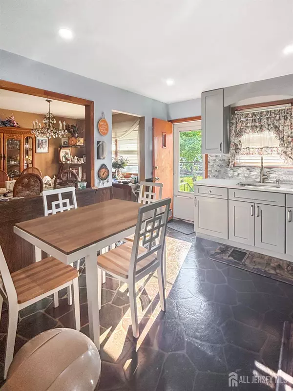 20 Ruby CT, Piscataway, NJ 08854