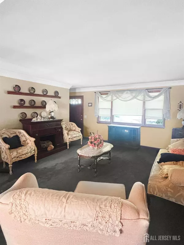 20 Ruby CT, Piscataway, NJ 08854