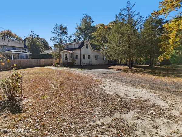 5 Claytons Lane, Manalapan, NJ 07726