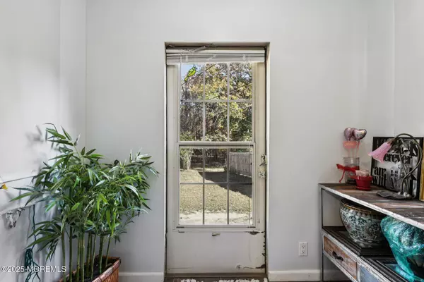 5 Claytons Lane, Manalapan, NJ 07726