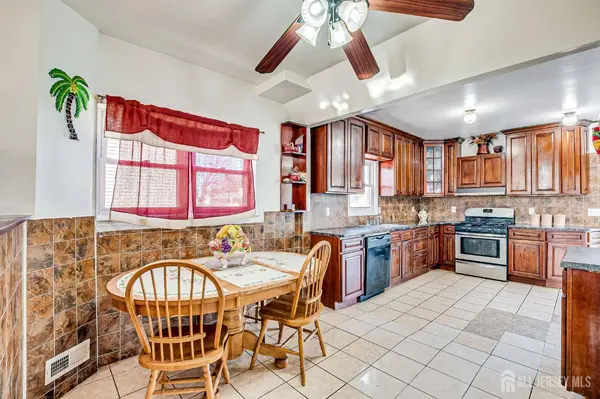 651 W Lincoln AVE W, Rahway, NJ 07065