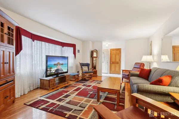 37 Dale DR, Edison, NJ 08820