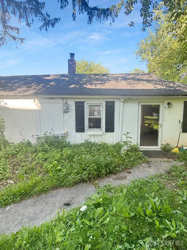 63 Poplar DR, Long Hill, NJ 07980