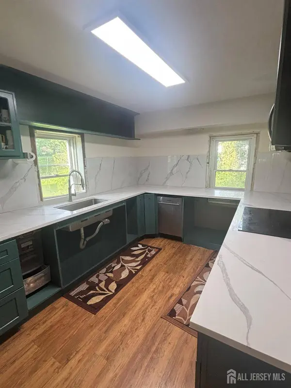 63 Poplar DR, Long Hill, NJ 07980