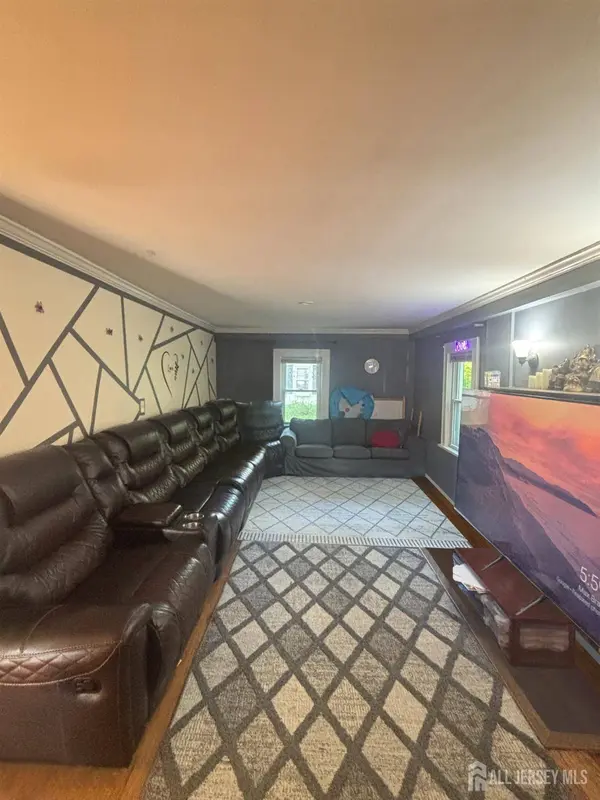 63 Poplar DR, Long Hill, NJ 07980