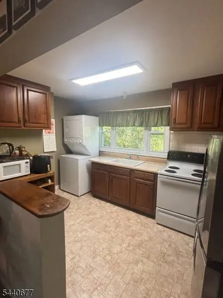 63 Poplar Dr, Long Hill Twp., NJ 07980