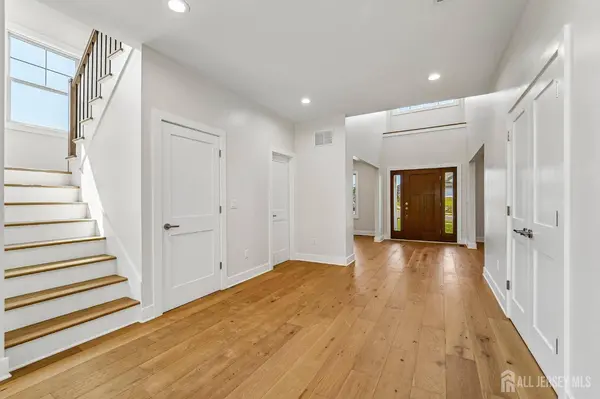 11 Scarlet DR, Piscataway, NJ 08854