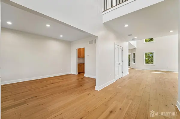 11 Scarlet DR, Piscataway, NJ 08854