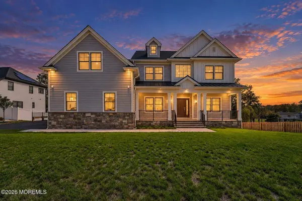 11 Scarlet Drive