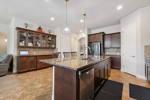 6123 E Providence AVE, Fresno, CA 93727