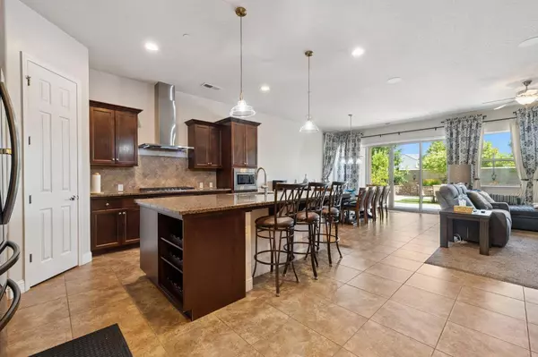 6123 E Providence AVE, Fresno, CA 93727