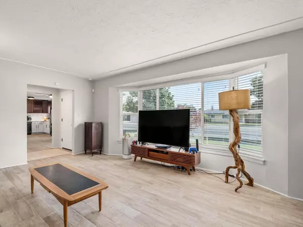 2705 N West AVE, Fresno, CA 93705