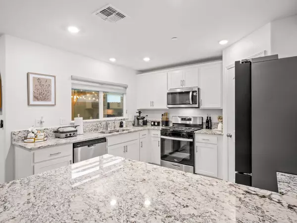 6656 E Washington AVE, Fresno, CA 93727