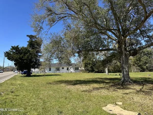 712 E Pass Road, Gulfport, MS 39507