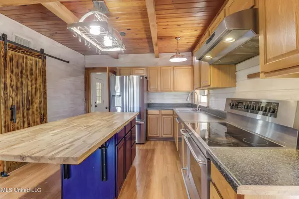 5416 Riley Road, Ocean Springs, MS 39564