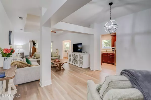 14001 Fox Hill Drive, Gulfport, MS 39503