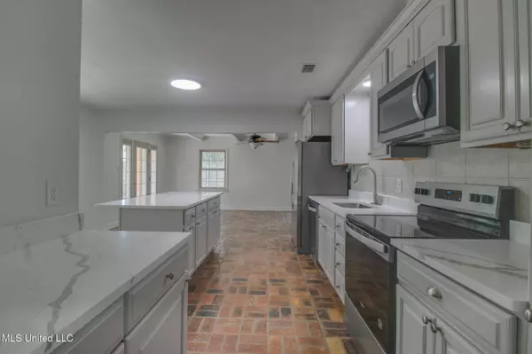 21 Woodglen Drive, Gulfport, MS 39507