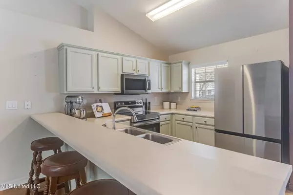 1624 Lori Drive, Ocean Springs, MS 39564