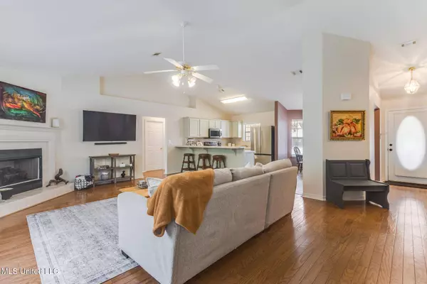 1624 Lori Drive, Ocean Springs, MS 39564