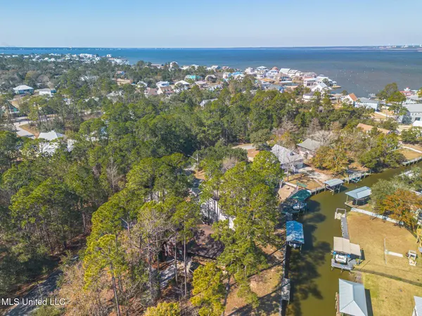 112 Dogwood Lane, Pass Christian, MS 39571