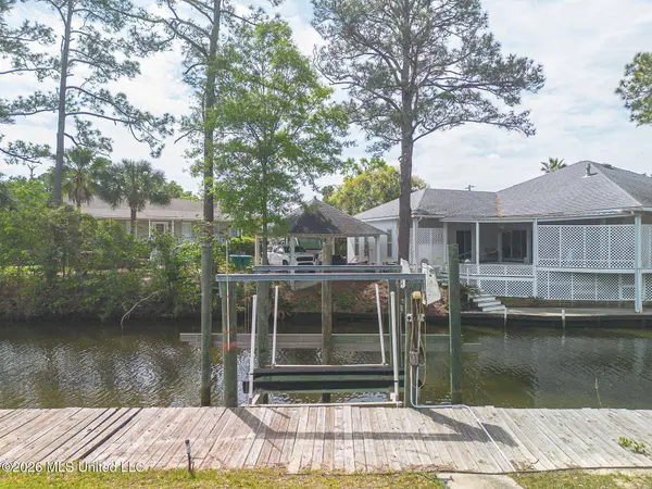 406 N Caribe Place, Gulfport, MS 39507