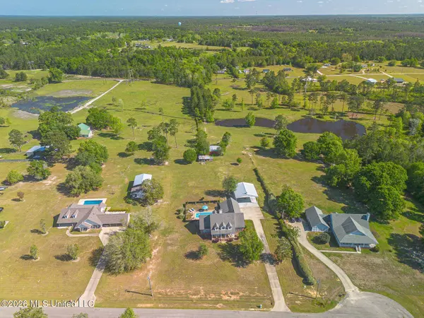 19241 Hunter Drive, Kiln, MS 39556