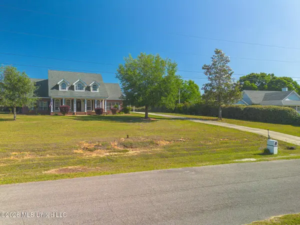 19241 Hunter Drive, Kiln, MS 39556