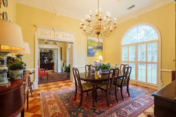 951 S Lakeshore Drive, Valdosta, GA 31605