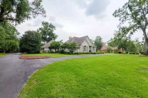 951 S Lakeshore Drive, Valdosta, GA 31605