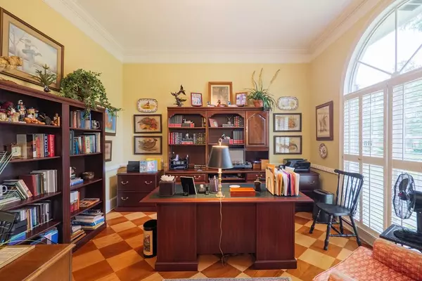 951 S Lakeshore Drive, Valdosta, GA 31605