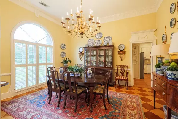 951 S Lakeshore Drive, Valdosta, GA 31605