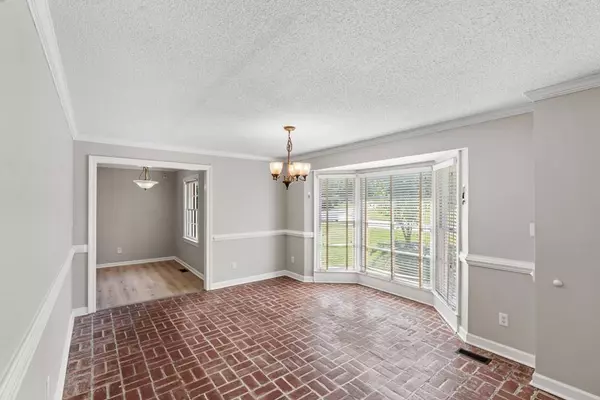 2436 Meadowbrook Dr, Valdosta, GA 31602